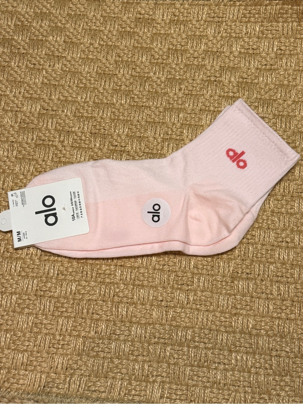 Alo Yoga Candy Heart Pink Quarter Crew Socks Unisex Size M NWT